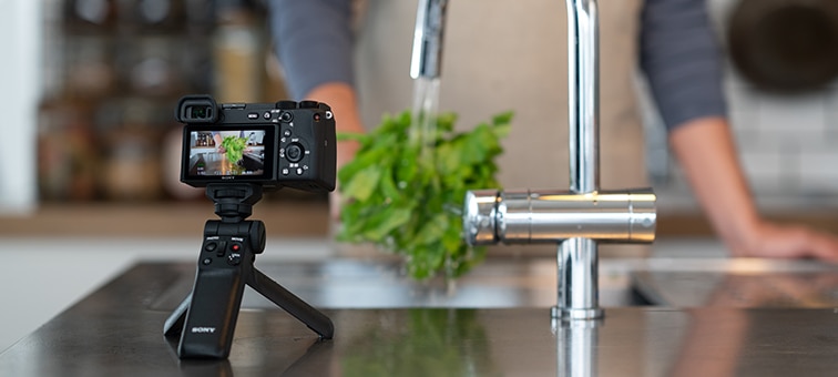 Shooting Grip With Wireless Remote Commander | GP-VPT2BT | Sony