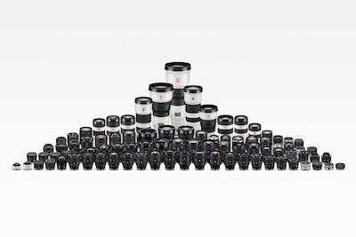 產品圖片顯示對稱排列的 E-mount 鏡頭系列。
